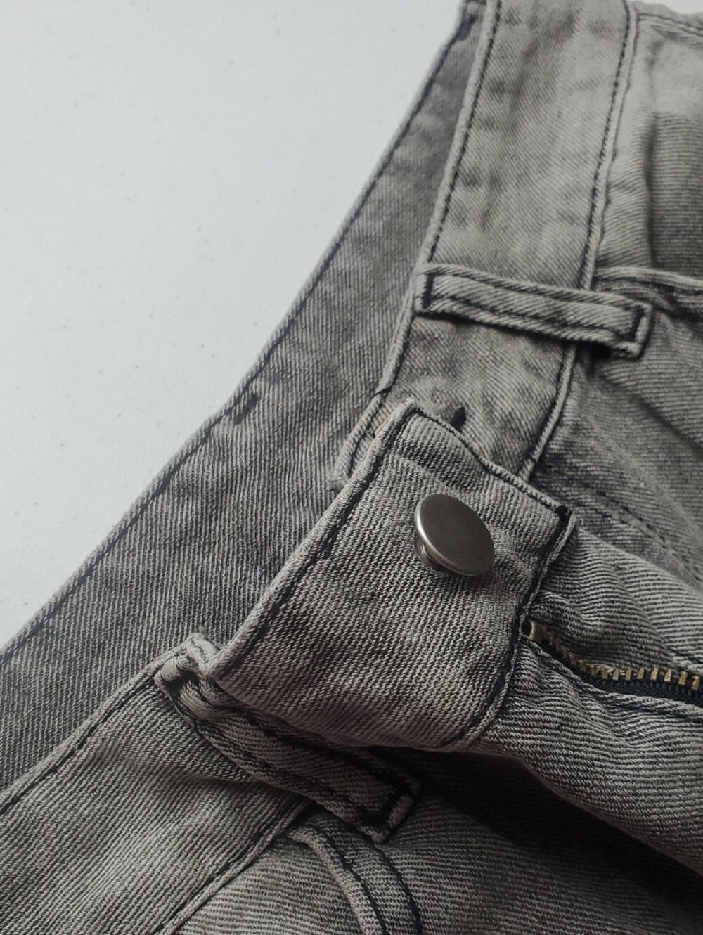 Distressed Ripped Jeans - Picture 3 of 10